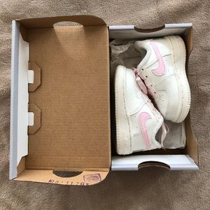 Nike Air Force 1 white pink 3c